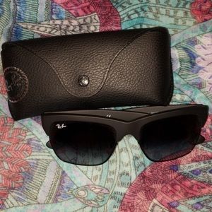Ray-Ban DYLAN sunglasses. Matte Black